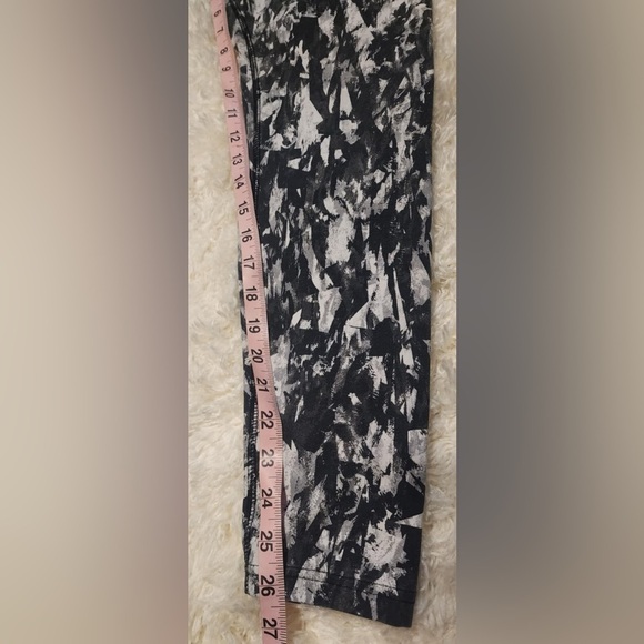 NIKE Women's Geometric Print Ankle Length Cotton Blend Leggings Size Large EUC - Picture 4 of 7